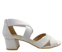 Valkoiset juhlakeng&auml;t tukevalla 5 cm korolla.